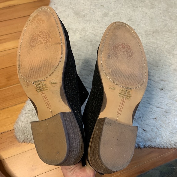 Vince Camuto perforated leather booties 8.5 - Picture 4 of 4